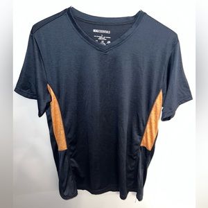 Real essentials men’s athletic T-shirt size Large